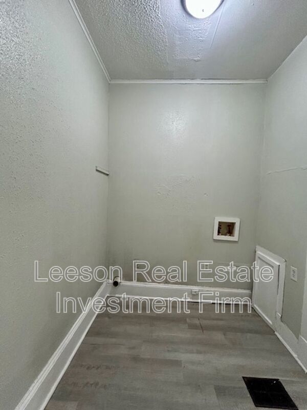 1 Bedroom 1 Bath Downstairs Apartment in Historical Highland property image