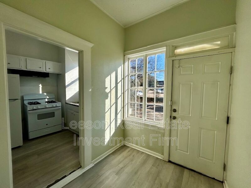 1 Bedroom 1 Bath Downstairs Apartment in Historical Highland property image