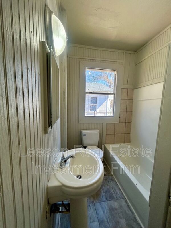 2 Bedroom 1 Bath Home Available for Lease! property image