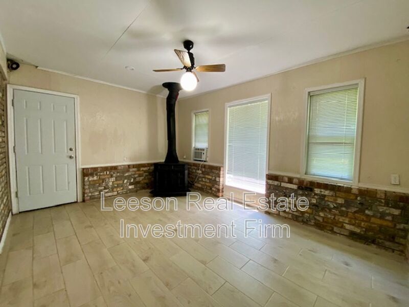 Large 4 Bedroom /2 Bath Home Available for Rent in Old Green Acres Subdivision! property image
