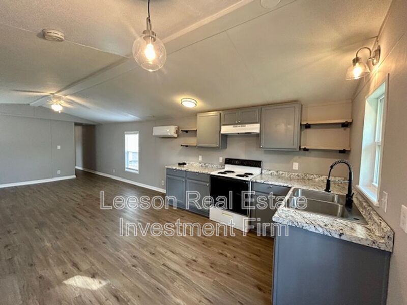 Recently Renovated 2 Bedroom 1 Bath Home Available for Lease! property image