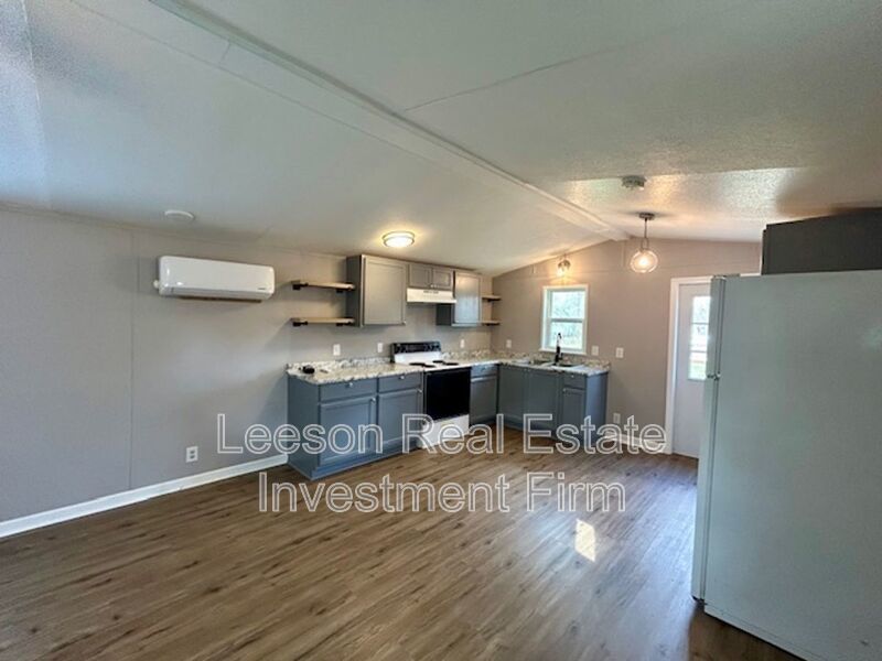Recently Renovated 2 Bedroom 1 Bath Home Available for Lease! property image