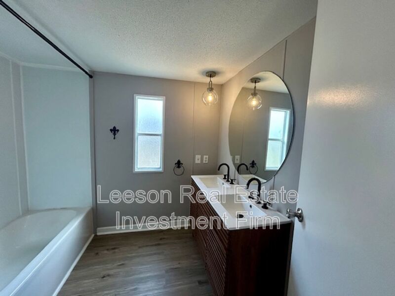 Recently Renovated 2 Bedroom 1 Bath Home Available for Lease! property image