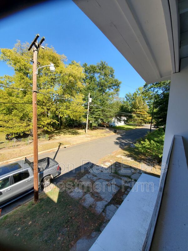 1 Bedroom 1 Bath Upstairs Apartment for Rent in Historical Highland! property image