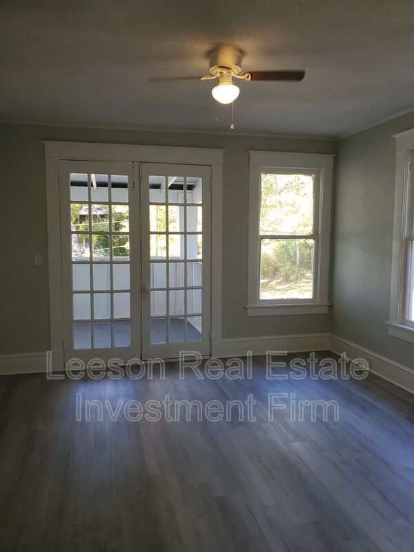 1 Bedroom 1 Bath Upstairs Apartment for Rent in Historical Highland! property image