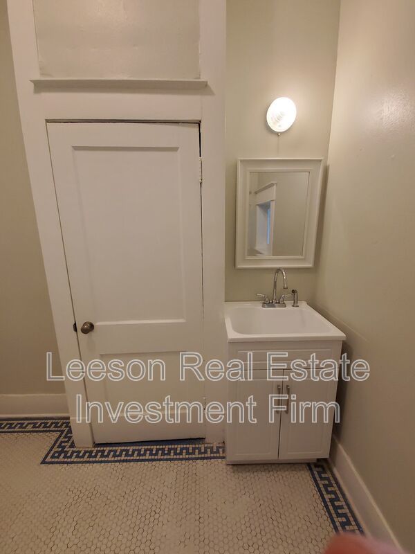 1 Bedroom 1 Bath Upstairs Apartment for Rent in Historical Highland! property image