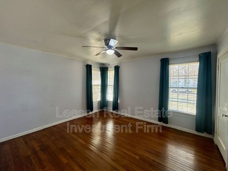 Spacious 4 Bedroom 2 Bath Home in Broadmoor Subdivision! property image