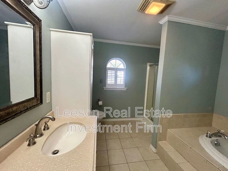 Spacious 4 Bedroom 2 Bath Home in Broadmoor Subdivision! property image