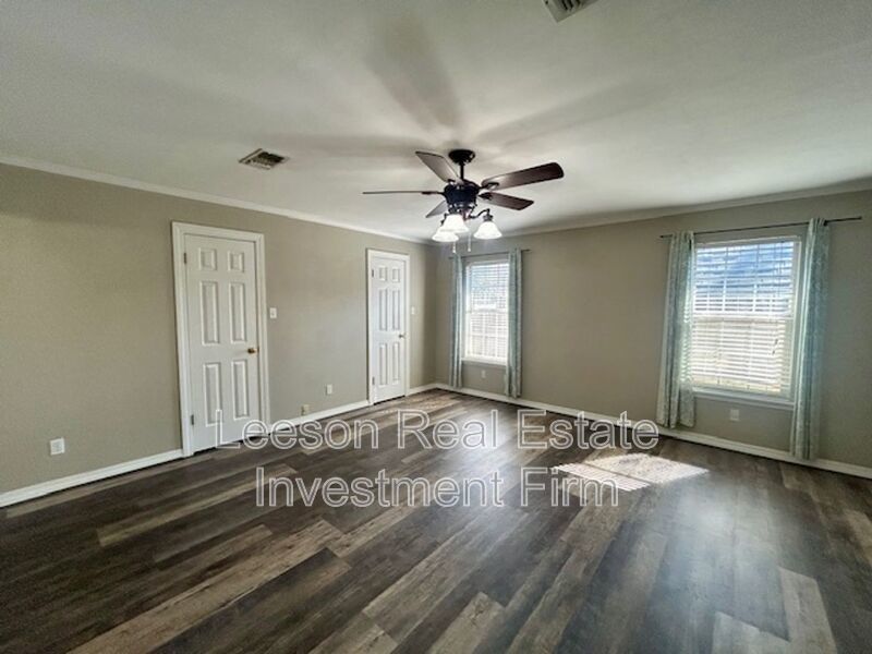 Spacious 4 Bedroom 2 Bath Home in Broadmoor Subdivision! property image