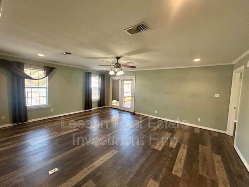 Spacious 4 Bedroom 2 Bath Home in Broadmoor Subdivision! property image