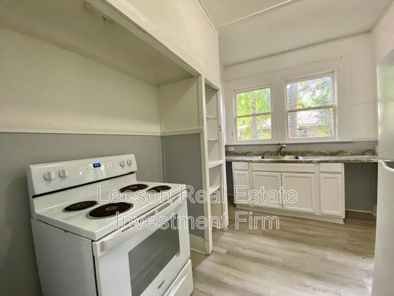 Large 1 Bedroom 1 Bath Downstairs Apartment for Rent in Historical Highland! property image
