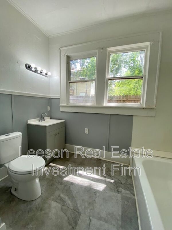 Large 1 Bedroom 1 Bath Downstairs Apartment for Rent in Historical Highland! property image