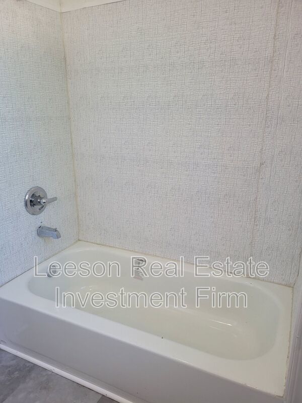 Large 1 Bedroom 1 Bath Downstairs Apartment for Rent in Historical Highland! property image