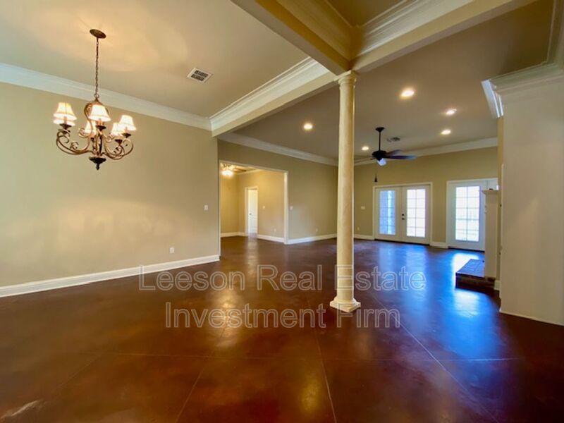 Stunning 3 Bedroom 2.5 Bath Home in Norris Ferry Landing Subdivision! property image