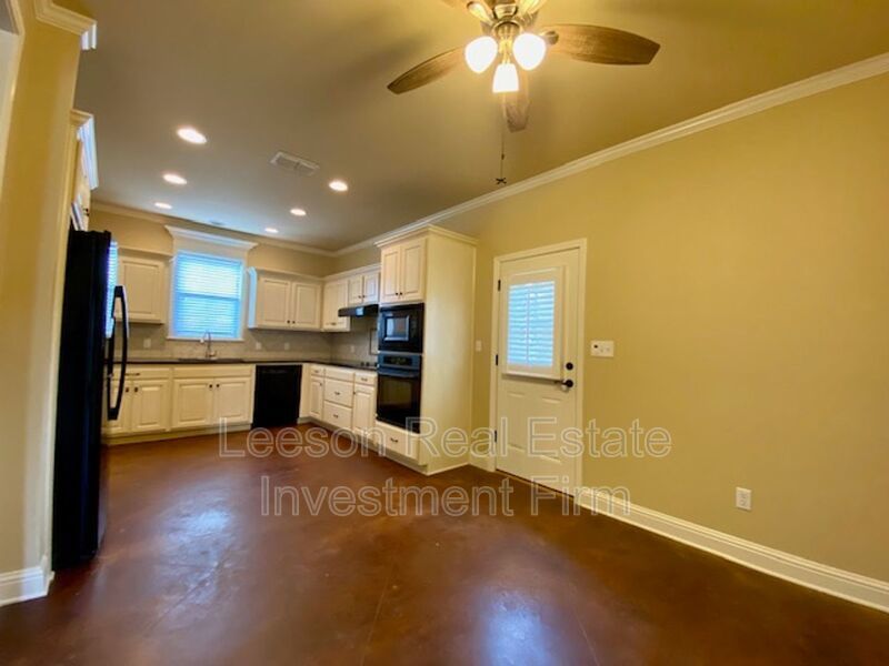 Stunning 3 Bedroom 2.5 Bath Home in Norris Ferry Landing Subdivision! property image