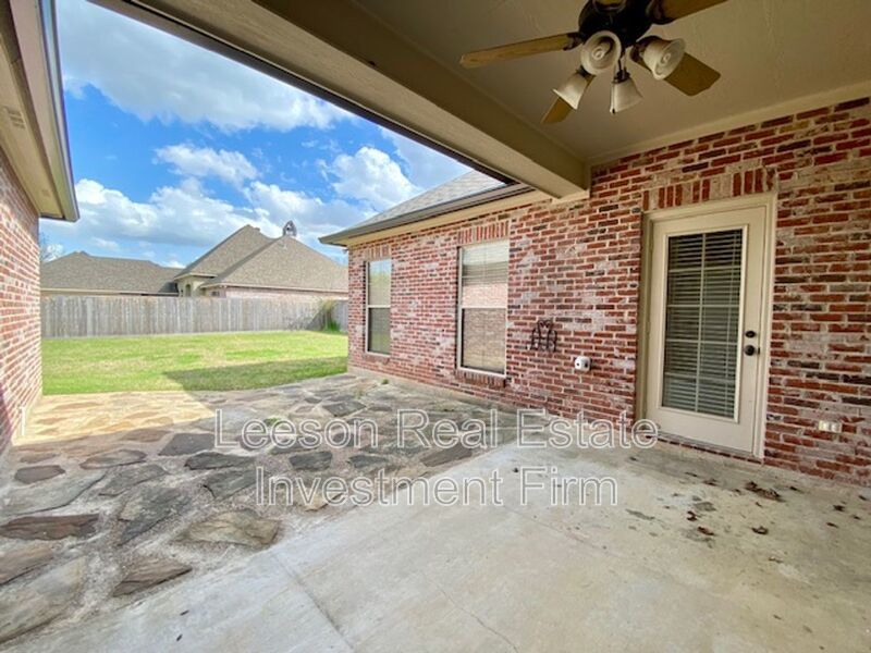 Stunning 3 Bedroom 2.5 Bath Home in Norris Ferry Landing Subdivision! property image