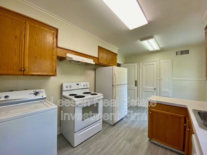 Beautiful 2 Bedroom 1 Bath Downstairs Duplex in Highland! property image