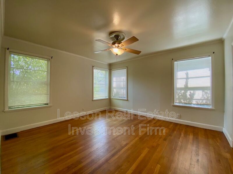 Beautiful 2 Bedroom 1 Bath Downstairs Duplex in Highland! property image