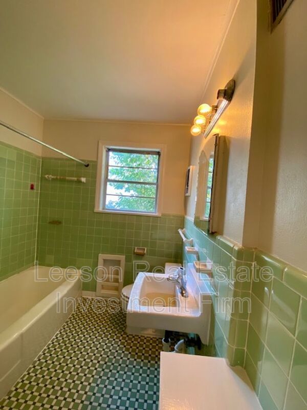 Beautiful 2 Bedroom 1 Bath Downstairs Duplex in Highland! property image