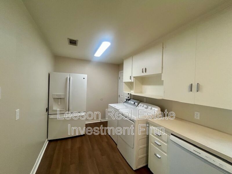 Charming 3 Bedroom 1 Bath Home in Broadmoor Neighorhood! property image