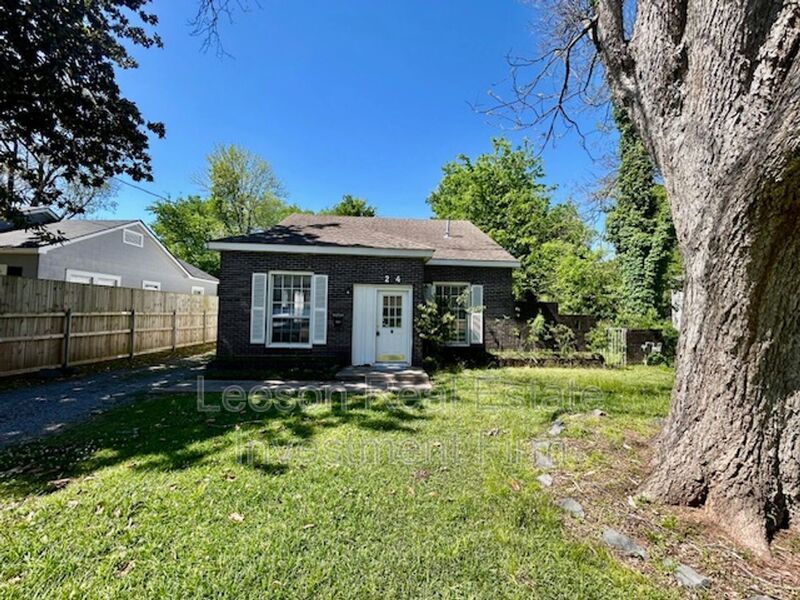 2 Story 3 Bedroom 2 Bath Home in Broadmoor Neighborhood Available for Lease! property image