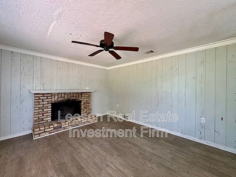 2 Story 3 Bedroom 2 Bath Home in Broadmoor Neighborhood Available for Lease! property image