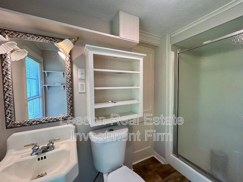 2 Story 3 Bedroom 2 Bath Home in Broadmoor Neighborhood Available for Lease! property image