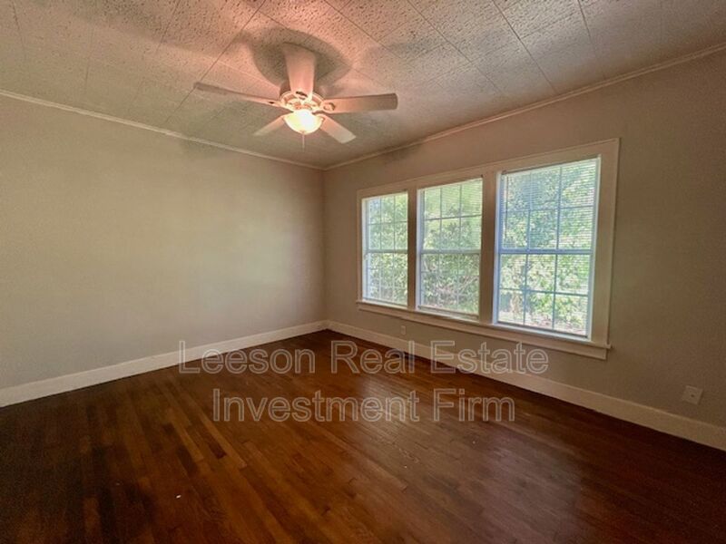 2 Story 3 Bedroom 2 Bath Home in Broadmoor Neighborhood Available for Lease! property image