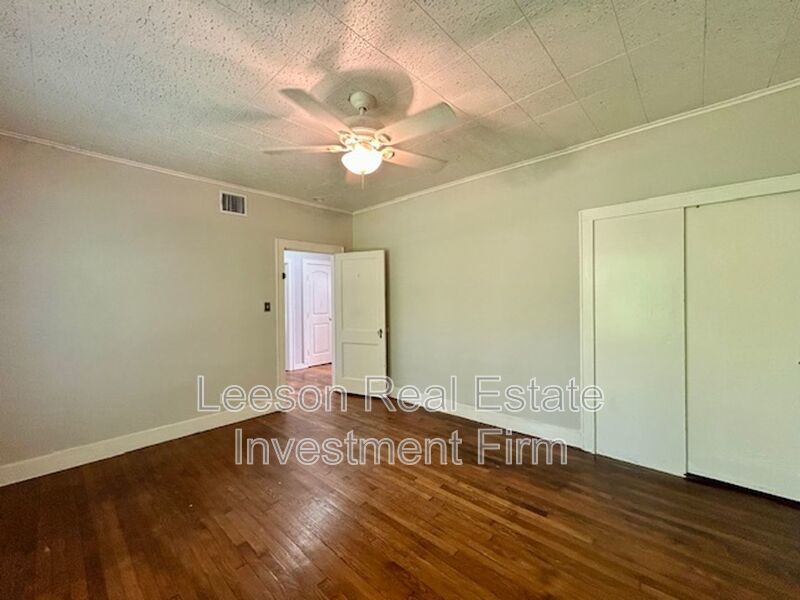 2 Story 3 Bedroom 2 Bath Home in Broadmoor Neighborhood Available for Lease! property image