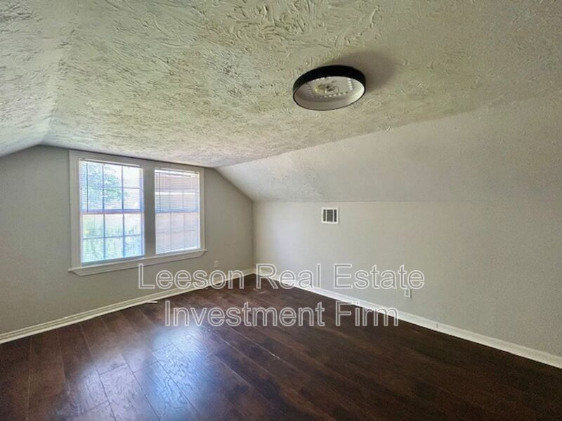 2 Story 3 Bedroom 2 Bath Home in Broadmoor Neighborhood Available for Lease! property image