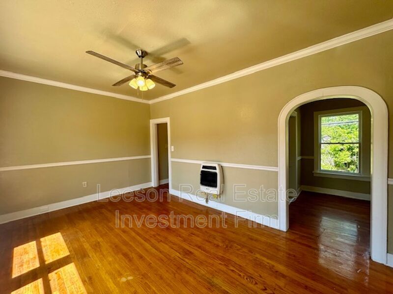 Charming 1 Bedroom 1 Bath Garage Apartment in Highland Neighborhood! property image