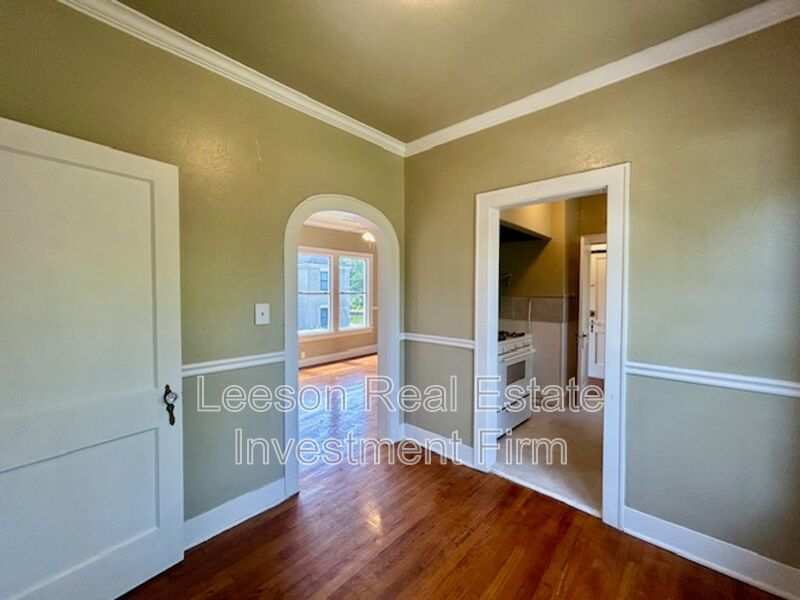 Charming 1 Bedroom 1 Bath Garage Apartment in Highland Neighborhood! property image