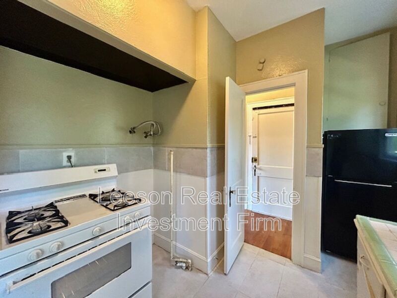 Charming 1 Bedroom 1 Bath Garage Apartment in Highland Neighborhood! property image