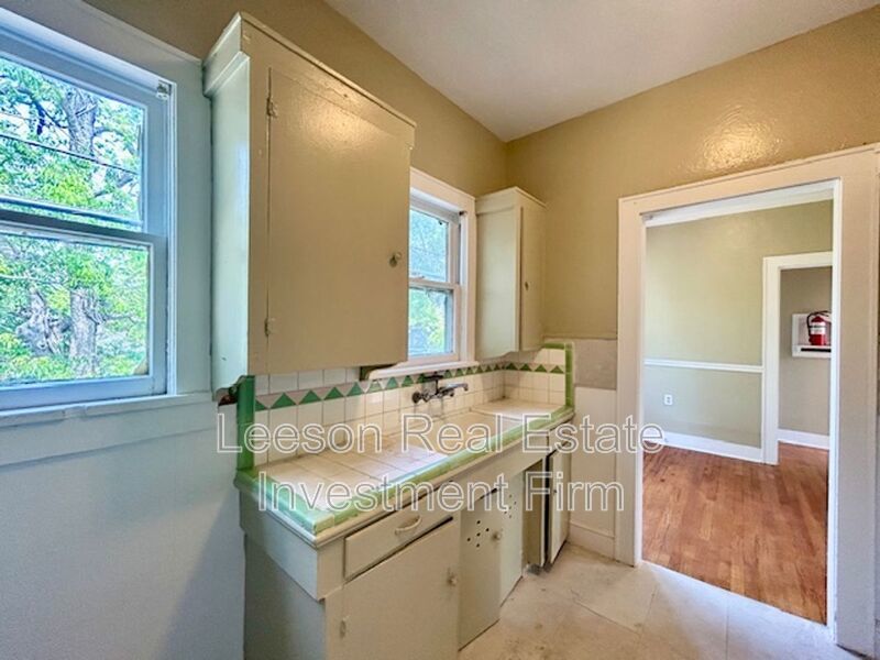 Charming 1 Bedroom 1 Bath Garage Apartment in Highland Neighborhood! property image