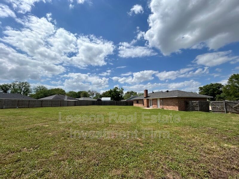 3 Bedroom / 2 Bath Home Available property image