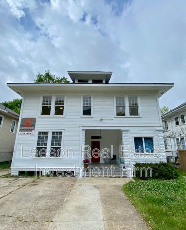 Large 3 Bedroom 1.5 Bath Upstairs Unit Available in Highland! property image