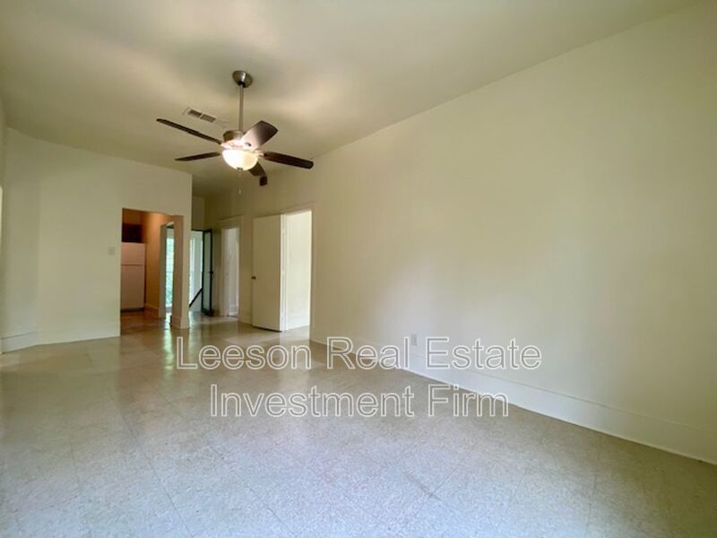 Large 3 Bedroom 1.5 Bath Upstairs Unit Available in Highland! property image