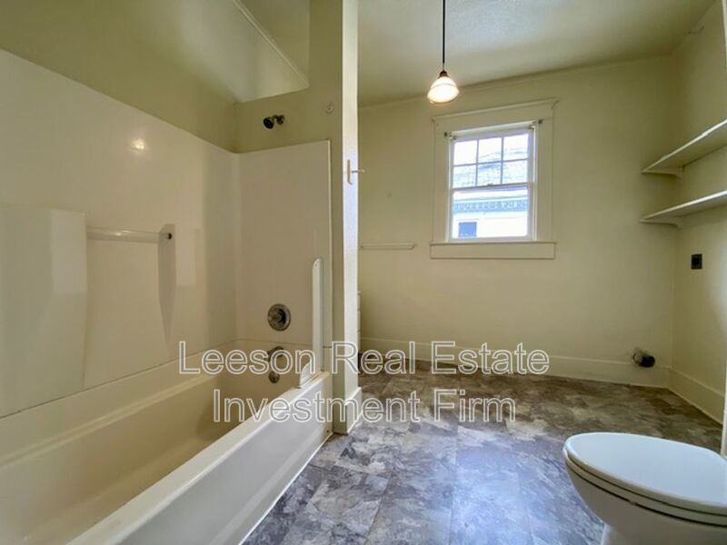 Large 3 Bedroom 1.5 Bath Upstairs Unit Available in Highland! property image