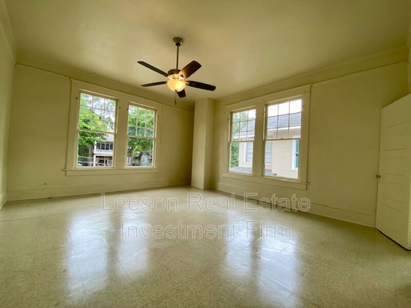 Large 3 Bedroom 1.5 Bath Upstairs Unit Available in Highland! property image