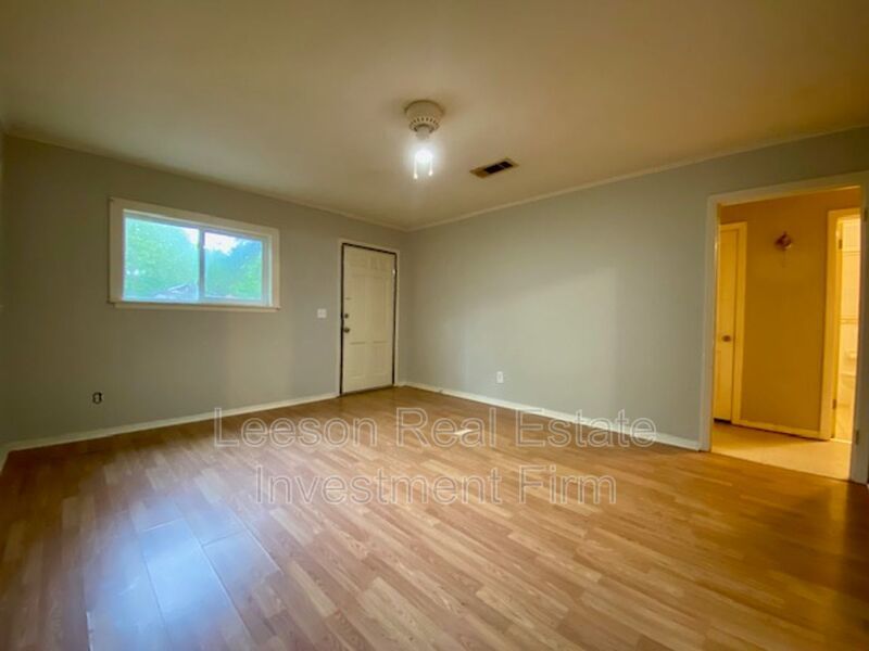 2 Bedroom 1 Bath Home Available in Cedar Grove Neighborhood! property image