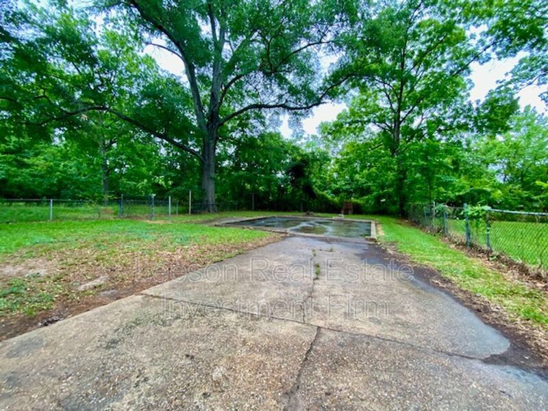 2 Bedroom 1 Bath Home Available in Cedar Grove Neighborhood! property image