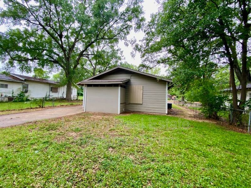 2 Bedroom 1 Bath Home Available in Cedar Grove Neighborhood! property image