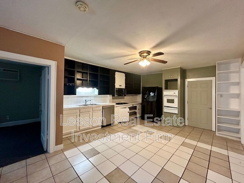 Large 2 bedroom 2 bath in Fairfield Historic District! property image