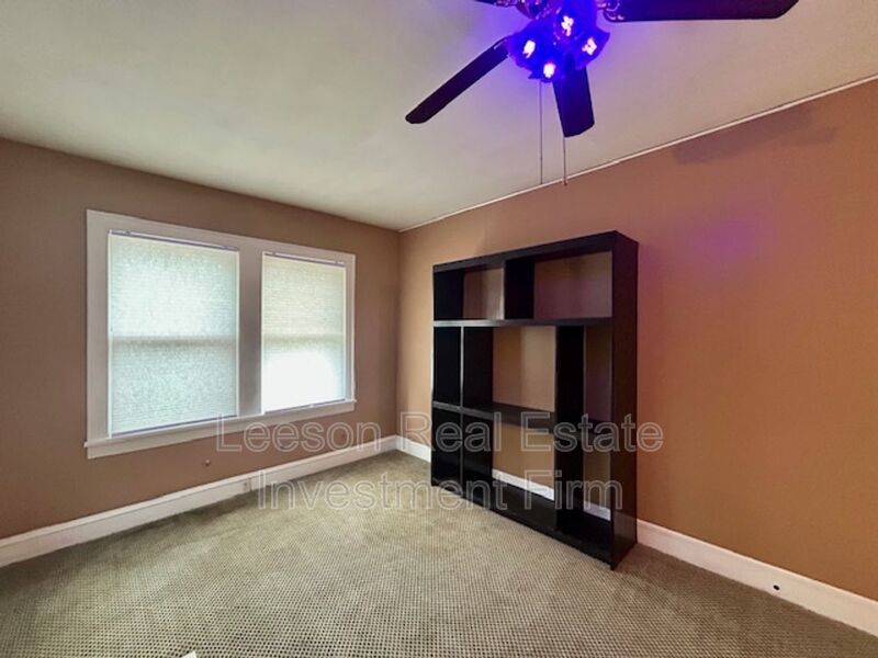 Large 2 bedroom 2 bath in Fairfield Historic District! property image