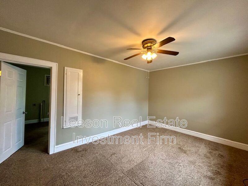 Large 2 bedroom 2 bath in Fairfield Historic District! property image