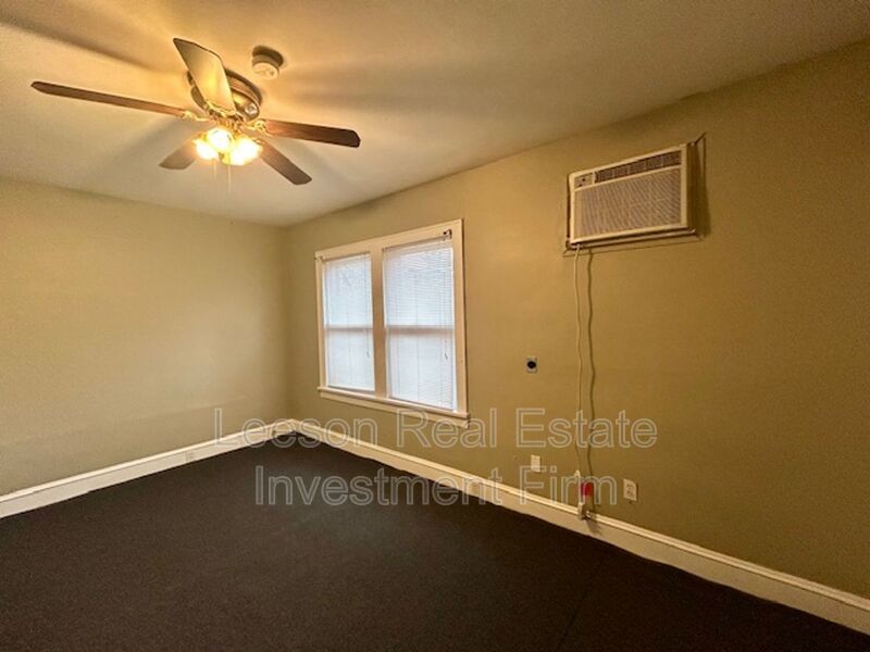 Large 2 bedroom 2 bath in Fairfield Historic District! property image