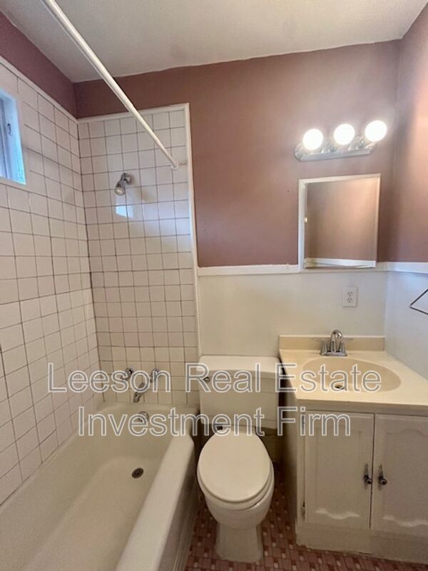 Large 2 bedroom 2 bath in Fairfield Historic District! property image