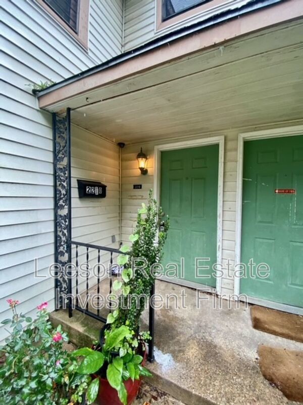 Large 2 bedroom 2 bath in Fairfield Historic District! property image