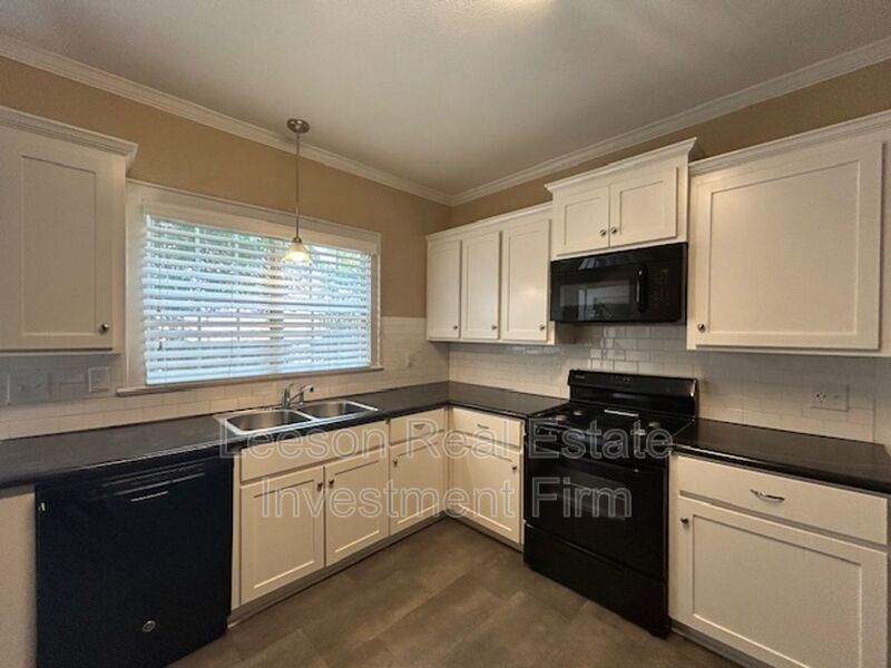 Beautiful 1 Bedroom 1 Bath Available In Highland property image