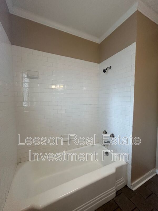 Beautiful 1 Bedroom 1 Bath Available In Highland property image